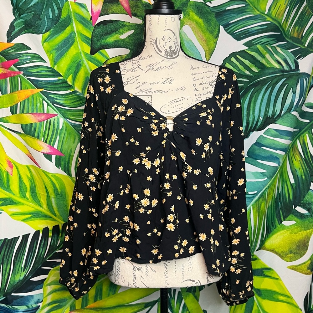 American Eagle M/L Black Yellow Daisy Print Sweetheart Hippie Crop Festival Top